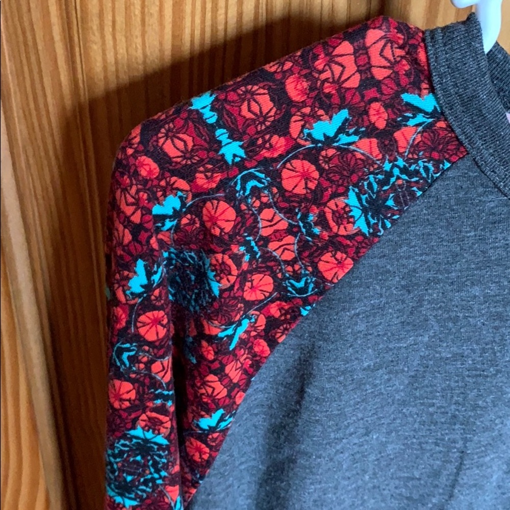 LulaRoe Randy tee - Picture 4 of 6